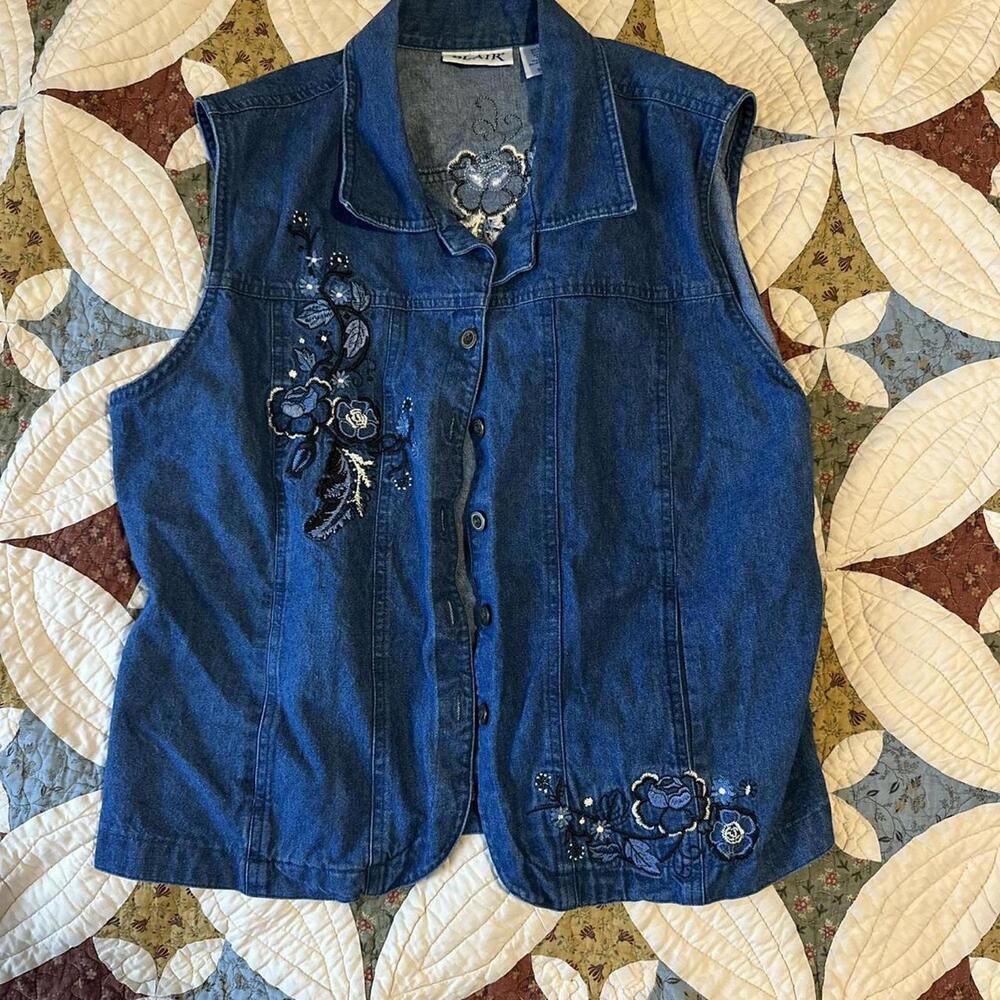 Blue denim vest w floral embroidery Size L grandma western whimsical cottagecore